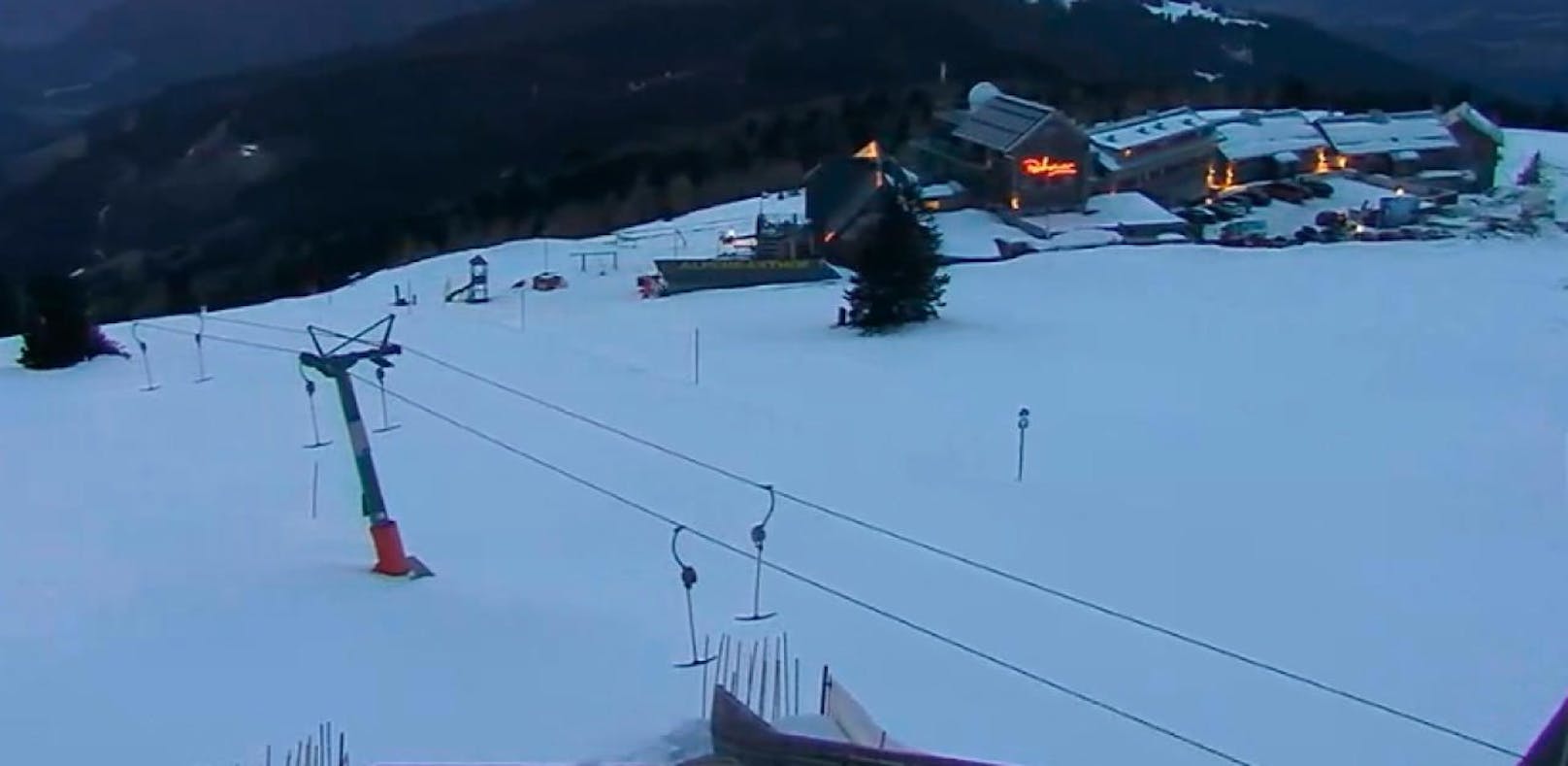 Blick auf das Skigebiet Gerlitzen durch eine Webcam am 13.02.2020