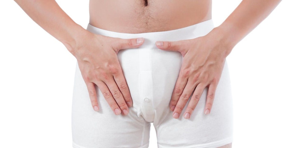 Chris ist besorgt, weil aus seinem Penis eine Flüssigkeit tropft, bei der es sich weder um Sperma noch um Urin handelt.